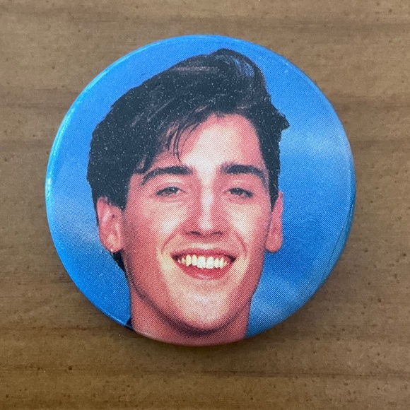 NKOTB 🎶 NEW KIDS ON THE BLOCK 🎶 JONATHAN KNIGHT Retro Button Pin - Picture 1 of 3